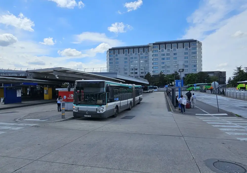 Które lotnisko w Paryżu jest najbliżej centrum i jak tam dojechać?