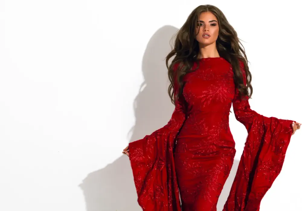 Moulin Rouge: Jak się ubrać? Elegancki dress code krok po kroku