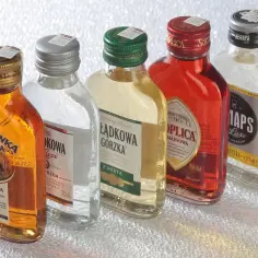 Ile kosztuje 500 ml wódki? Sprawdź ceny i wybierz najlepszą ofertę
