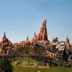 Big Thunder Mountain Railroad w Disneylandzie. Zastanawiasz się nad bilet Disneyland cena?