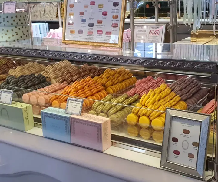 Gdzie kupić francuskie makaroniki? Sprawdź najlepsze miejsca i oferty