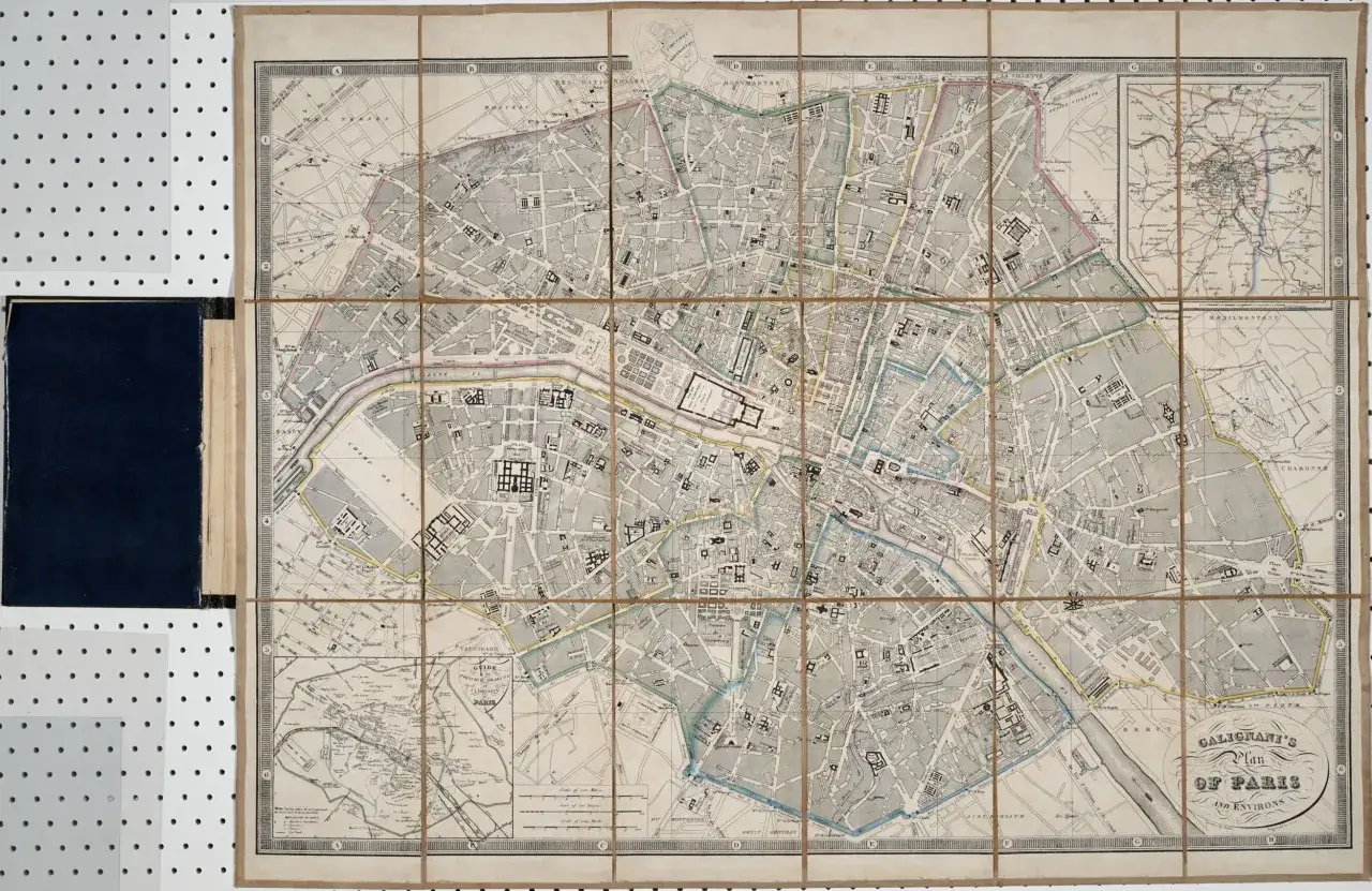 Stara mapa Paryża, stolicy Francji, z zaznaczonymi ulicami, budynkami i rzeką Sekwaną.
