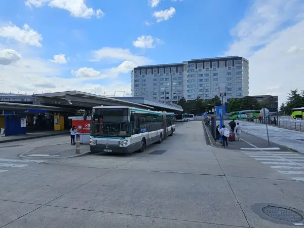 Które lotnisko w Paryżu jest najbliżej centrum i jak tam dojechać?