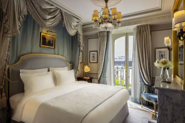 Ritz Paris: Luksus, historia i ceny legendy. Odkryj sekrety.