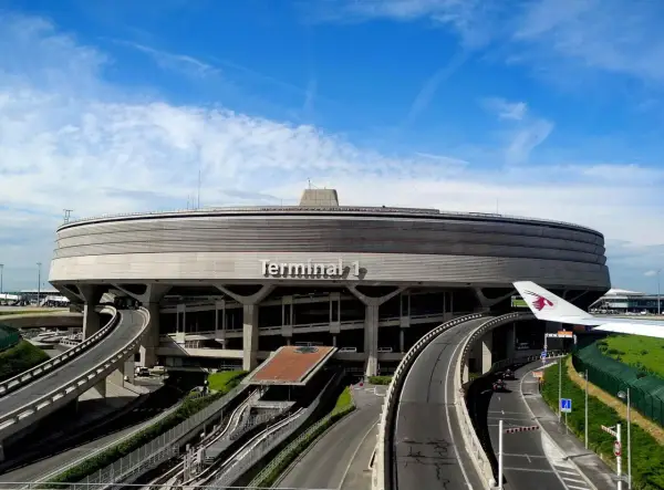 Paryż: CDG, Orly czy Beauvais? Które lotnisko wybrać i jak dojechać?