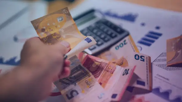 Jaka waluta we Francji? Euro (€) i praktyczne wskazówki dla turystów