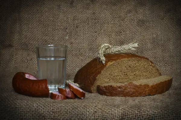 Ile kosztuje pół litra wódki Żubrówki? Sprawdź najlepsze ceny!