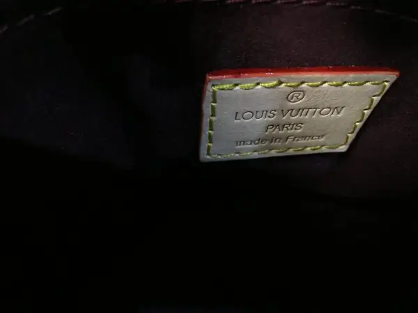 Jak czytać daty w Louis Vuitton i uniknąć zakupu podróbki