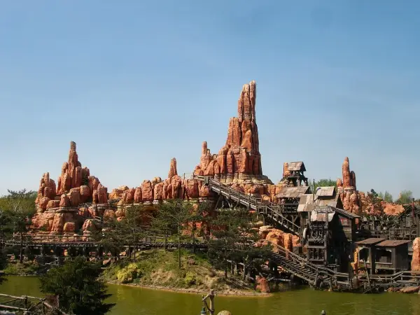 Ceny biletów do Disneylandu: Jak oszczędzić i zaplanować wyjazd?