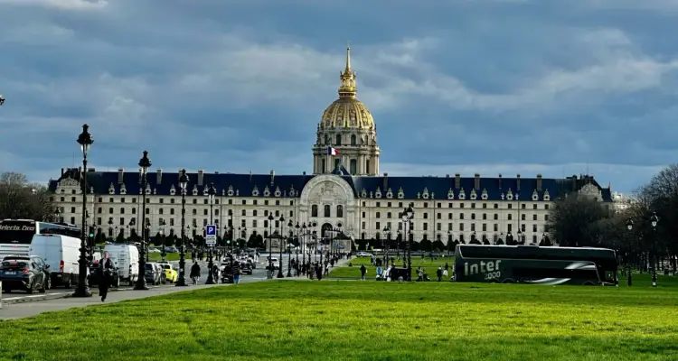Pałac Inwalidów: Historia, Atrakcje i Praktyczny Przewodnik